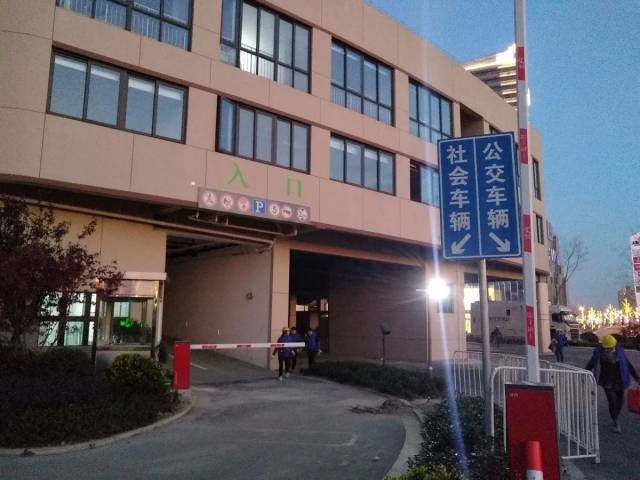 褒初夏